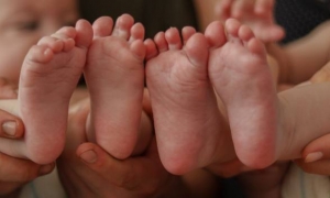 Hilary Swank po prvi put postala majka - rodila blizance