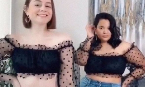 Dvije prijateljice pokazale kako izgleda ista odjeća na dva različita tipa tijela