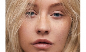 Christina Aguilera zablistala na naslovnici bez trunke šminke